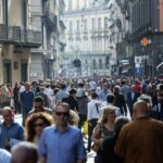 Il Boom del Turismo a Napoli: Pasqua, Ponte del Primo Maggio e l'Importanza delle Pagine Facebook per il Settore Ricettivo